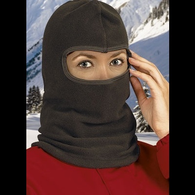 Balaclava preta em material quente usada em montanha nevada