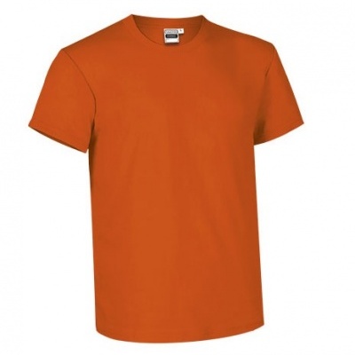 Camiseta laranja básica com etiqueta GILDAN na gola