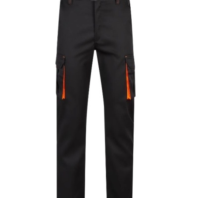 Calças pretas com bolsos laterais com detalhes em laranja