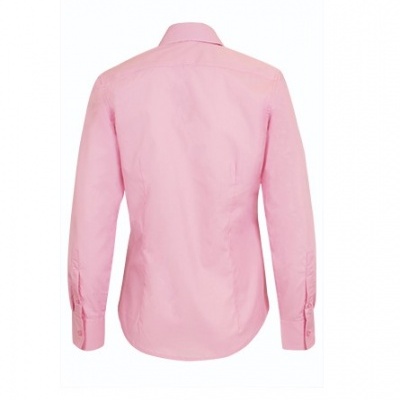 Camisa feminina cor-de-rosa de manga comprida vista de costas.