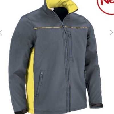 Casaco desportivo cinzento com detalhes amarelos e fecho de correr