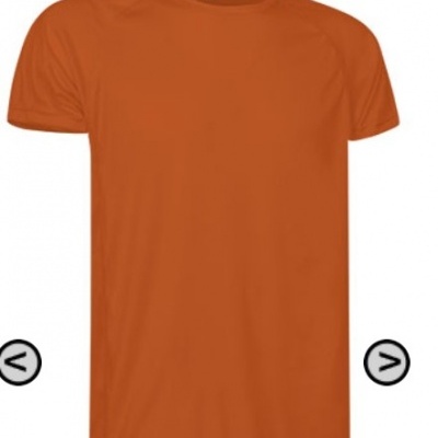 T-shirt laranja de manga curta vista de frente com fundo branco