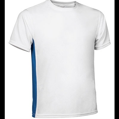 T-shirt branca com detalhes azuis nas laterais.