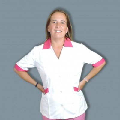 Casaco profissional branco com detalhes em rosa e botões frontais