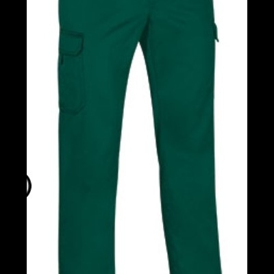 Calças verdes cargo com bolso lateral