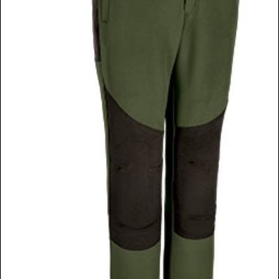 Calças verdes com reforço preto nos joelhos e bolso