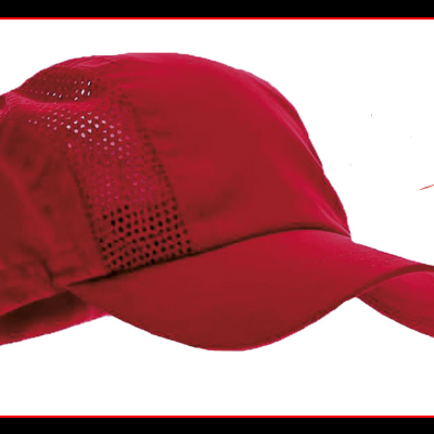 Boné vermelho com textura perfurada no topo