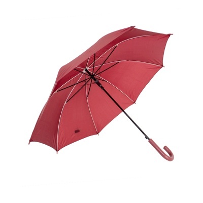 Guarda-chuva vermelho aberto com cabo curvo