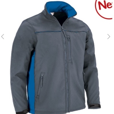 Casaco cinzento com detalhes azuis e fecho de correr