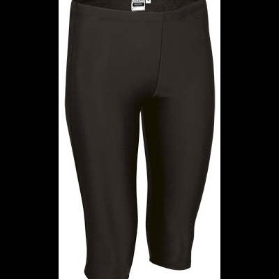 Calções pretos até ao joelho com etiqueta interior visível