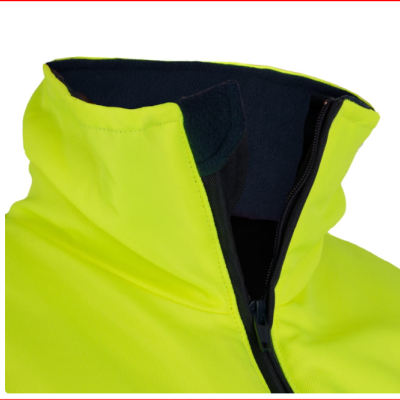 casaco amarelo fluorescente com colarinho alto e fecho preto aberto