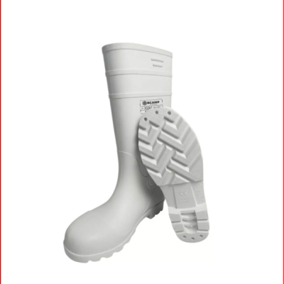 Bota de borracha branca com sola antiderrapante e etiqueta BCAMP