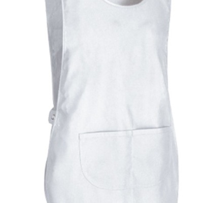 Avental branco com bolso frontal e cava larga