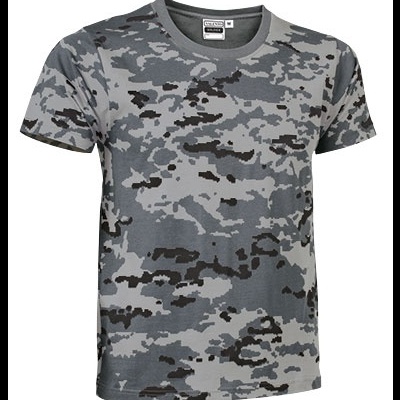 T-shirt camuflada cinza e preta de manga curta com gola redonda