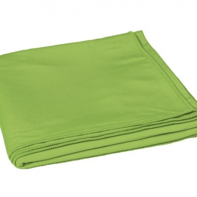 Toalha verde-limão dobrada com acabamento em costura dupla