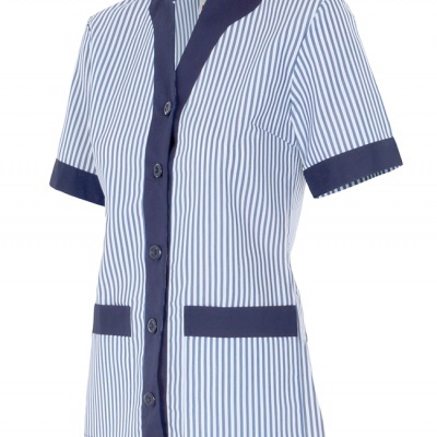 Blusa feminina riscada azul e branca com detalhes azul escuro