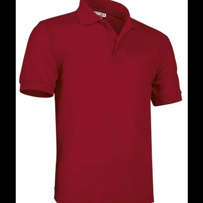 Polo vermelho de manga curta com gola e botões.