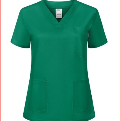 Camisola verde tipo scrub com bolsos e decote em V