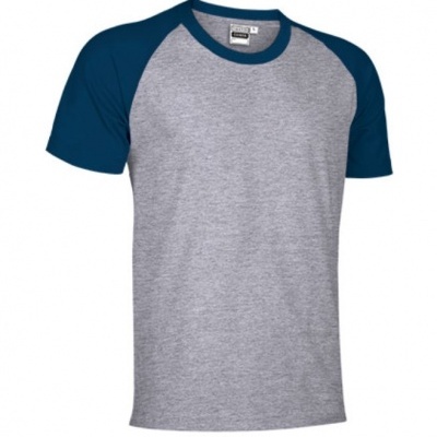 T-shirt cinzenta com mangas e gola azuis escuro