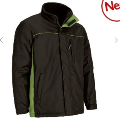 Casaco técnico preto e verde com bolso no peito
