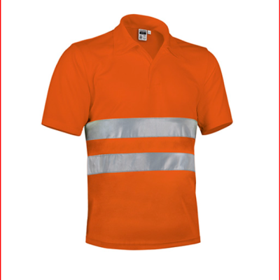 Polo laranja com faixas refletoras prateadas e gola