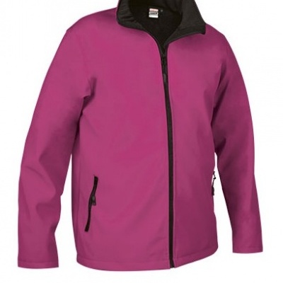 Casaco rosa com fechos pretos e gola alta preta