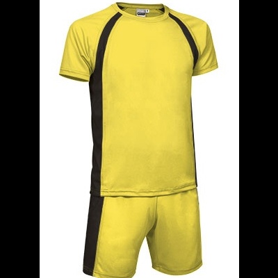 Conjunto de roupa desportiva amarelo e preto com camisola e calções