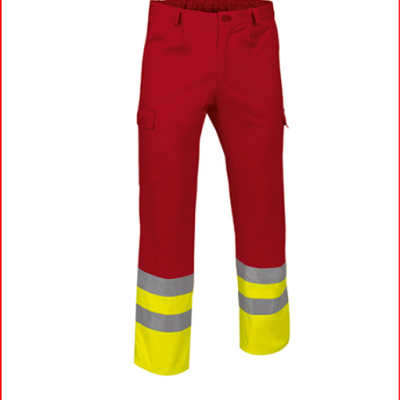 Calças de trabalho vermelhas com parte inferior amarela e faixas refletoras cinza