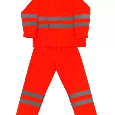 Roupa de trabalho laranja fluorescente com faixas refletoras cinzentas