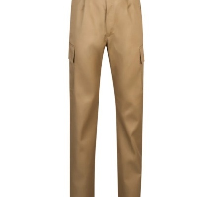 Calças castanho claro com bolsos laterais tipo cargo e detalhe em X preto na cintura