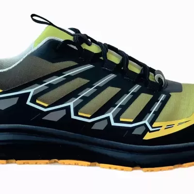 Ténis desportivos com detalhes amarelos e preto