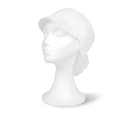 Boné branco de tecido em manequim branco