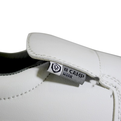 Sapato branco de pele sintética com etiqueta B CAMP WORK