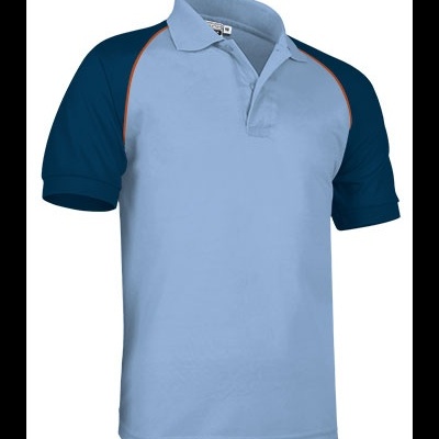 Polo azul claro com mangas azul escuro e detalhes laranja