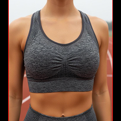 Top desportivo cinzento escuro com padrão texturado e detalhe franzido