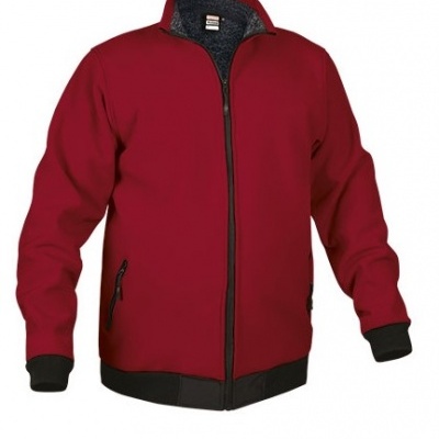 Casaco vermelho com fecho preto e interior cinzento