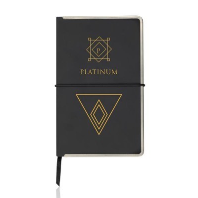 Caderno preto com detalhes dourados e elástico