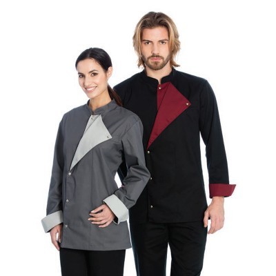 Duas pessoas com casacos de cozinha cinzento e preto com pormenores