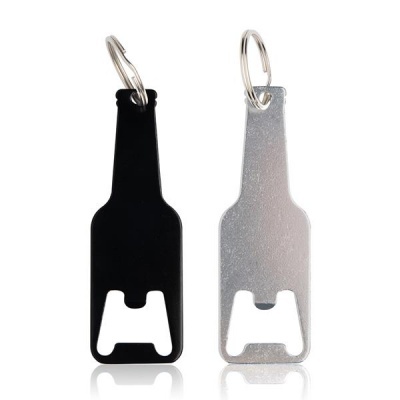 Dois abridores de garrafa, um preto e outro prateado, com argolas metálicas