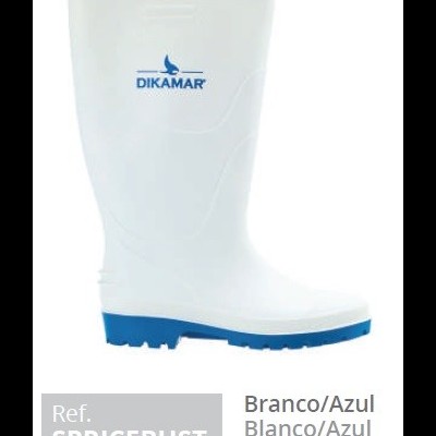 Bota branca com sola azul e texto DIKAMAR