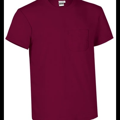 T-shirt borgonha com bolso frontal e gola redonda