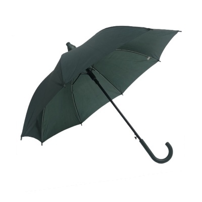 Guarda-chuva preto aberto com cabo curvo sobre fundo branco