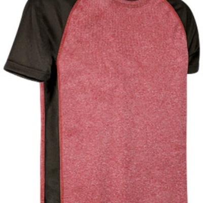 T-shirt desportiva vermelha com detalhes pretos e manga curta