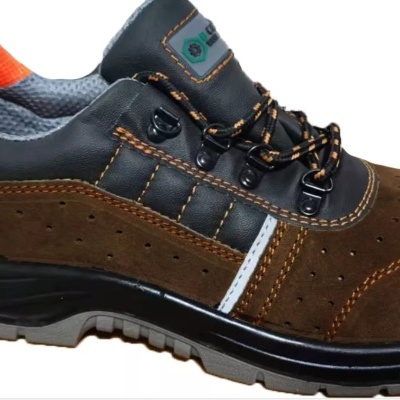 Ténis de segurança castanho com detalhes laranja e cinza