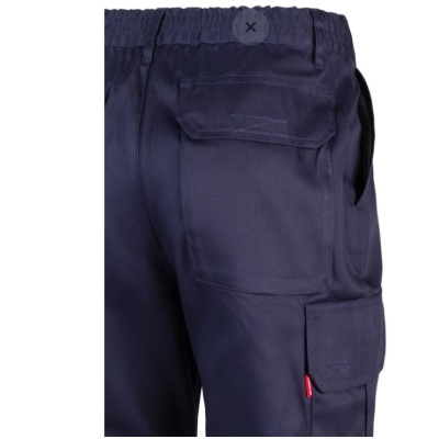 Calças de trabalho azul escuro com vários bolsos e etiqueta vermelha