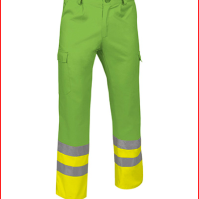 Calças de trabalho verde fluorescente com detalhes amarelos e fitas reflexivas.
