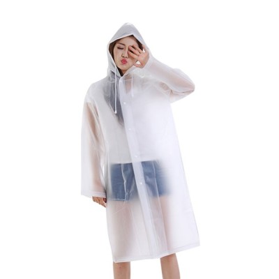 Capa de chuva transparente com capuz e botões