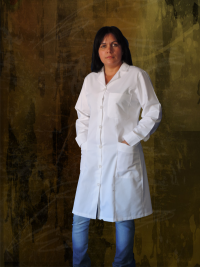 Casaco branco comprido com botões