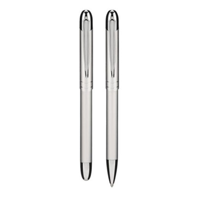 Duas canetas metálicas prateadas, uma fechada e outra aberta.