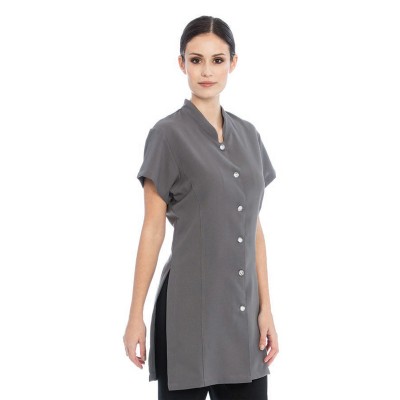 Túnica cinzenta de manga curta com botões prateados e gola alta